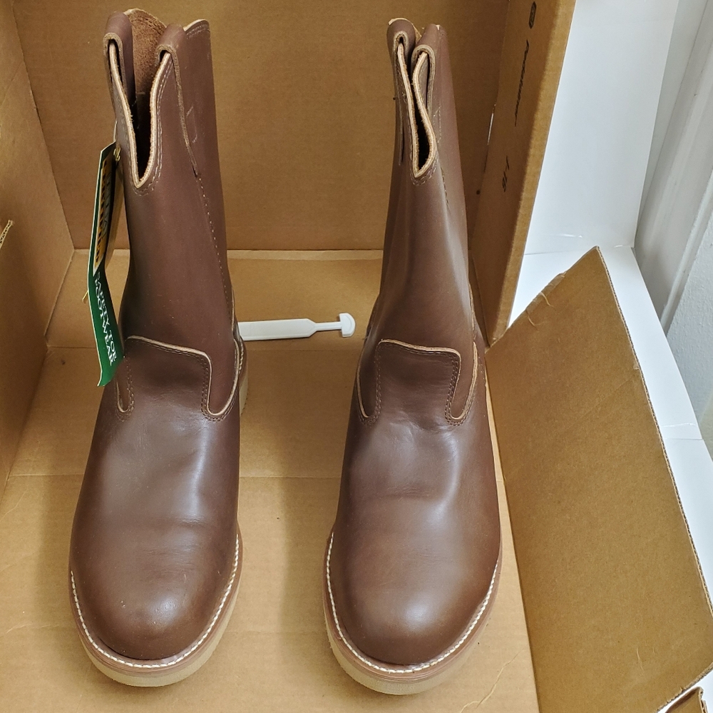 New with tags and box Vintage walker oil resistant men's boots size 9 D